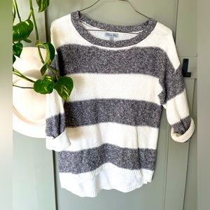 Wide Stripe Hi-Lo Knit 3/4 Sleeve Sweater